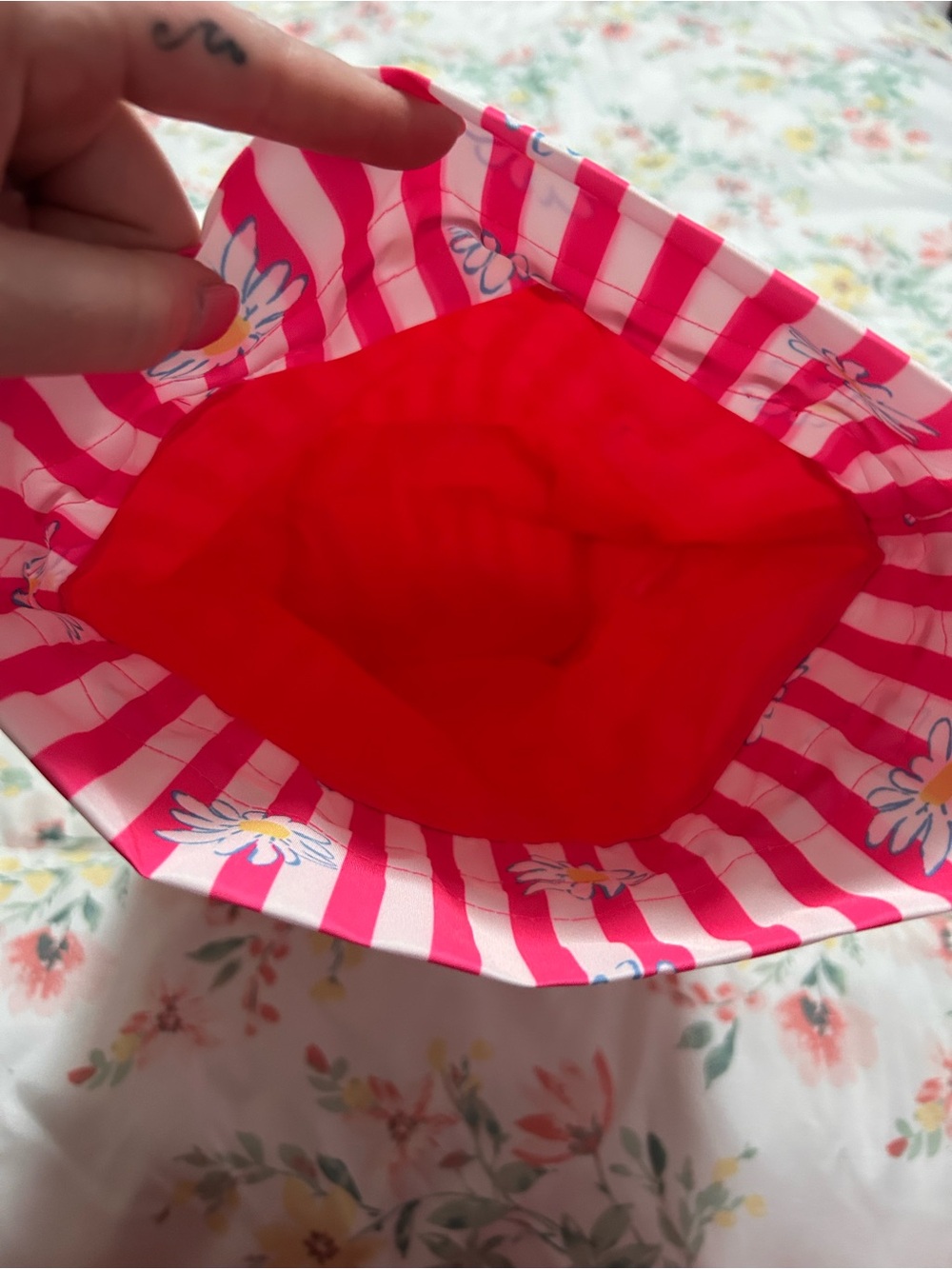 Pink Striped Daisy Drawstring Pouch - Picture 5 of 5